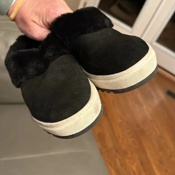 Blondo women’s black Suri style waterproof slip on sneaker approximately 8 - Picture 4 of 6